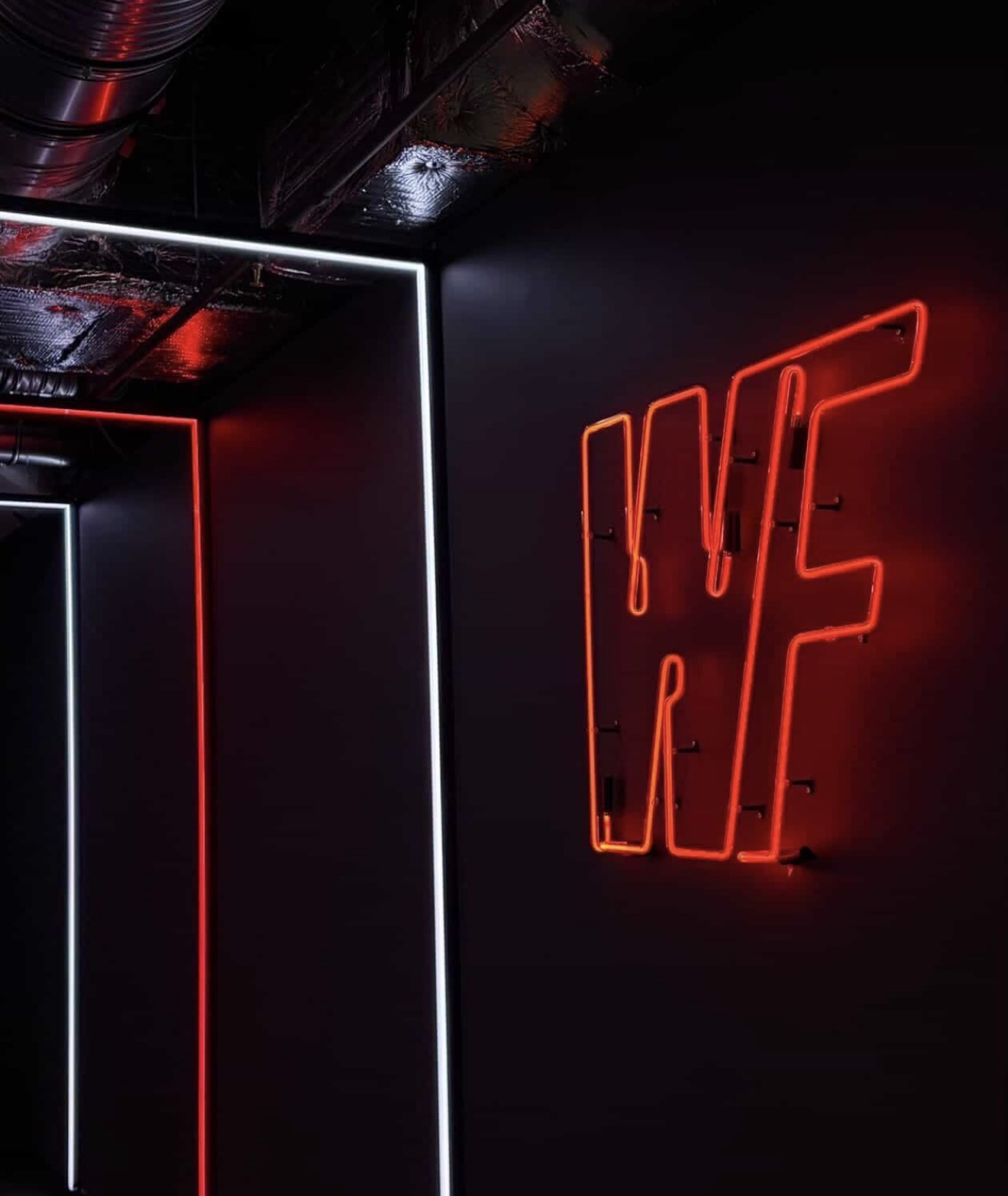 Neonskilti — World Fit